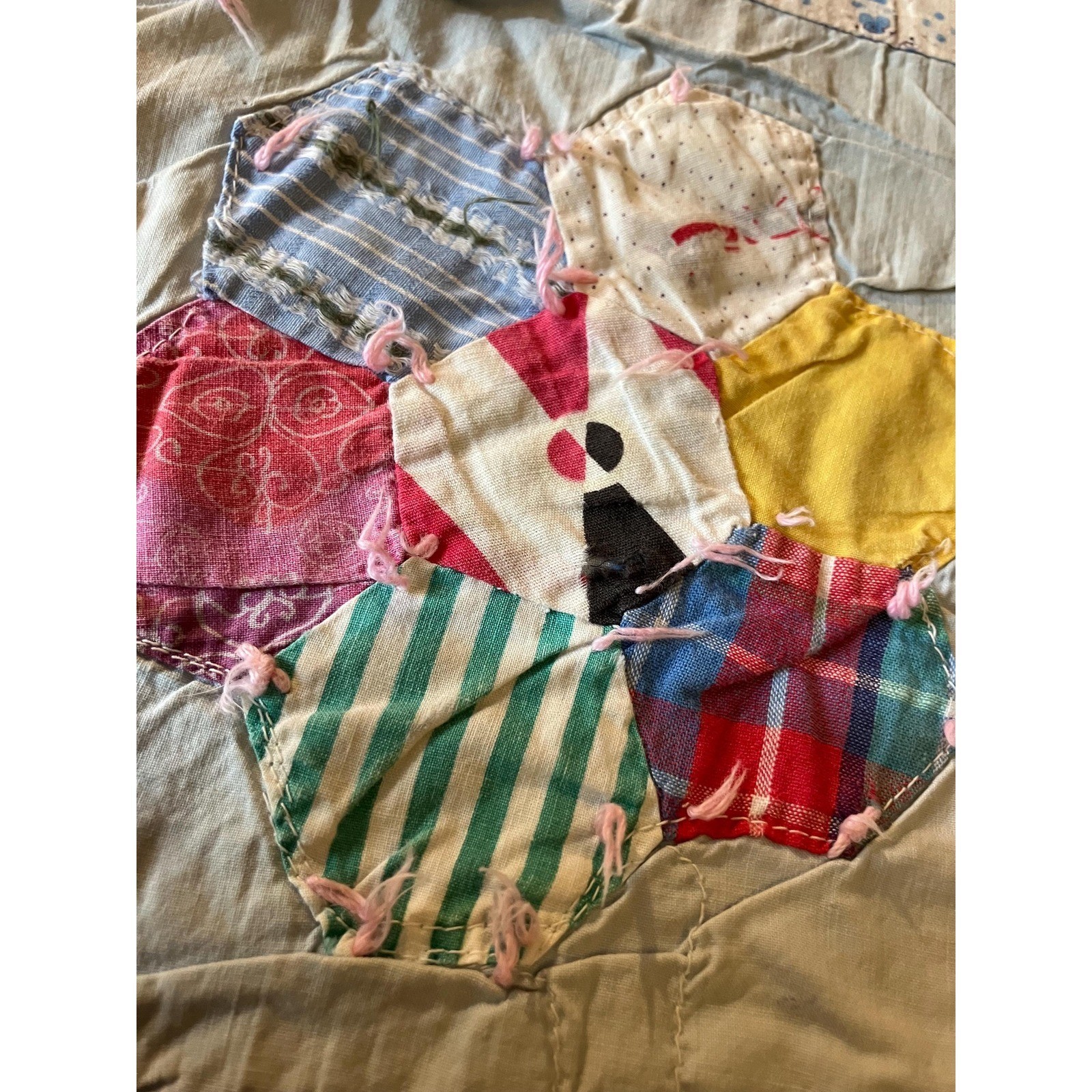 Applique mid C vintage quit hand tied multi colored flowers in patchwork damaged