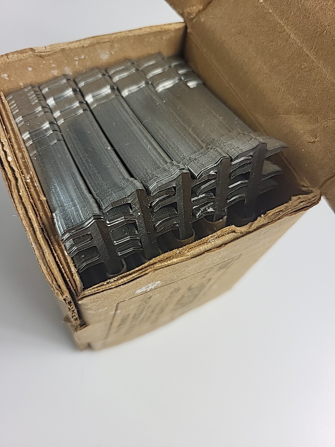 Steel Plated 2 1/8″ Metal Floral Stemming Picks Box (2,000 Count)