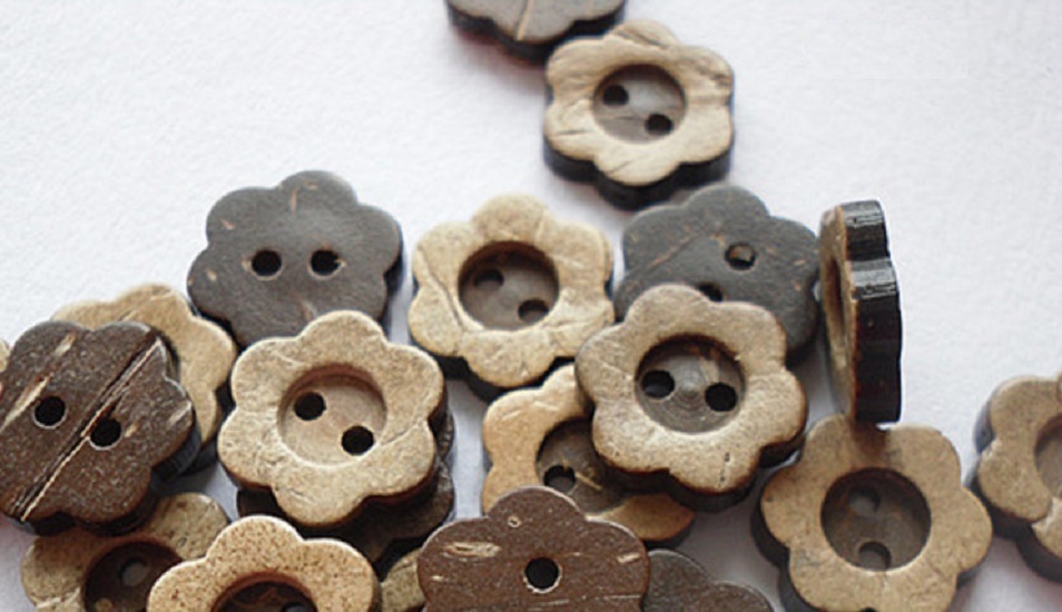 Pkg of 20 FLOWER 2-hole Coconut Shell Buttons 1/2″ (12mm) Craft (231)