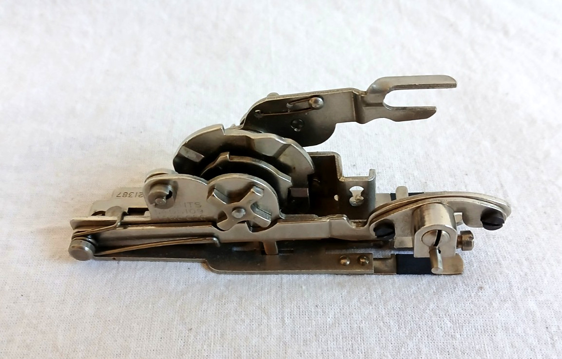 Singer Sewing Machine Hemstitcher & Picot Edger 121387 & Plate 12138 for 15-91