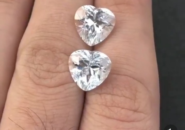 Natural Certified D Color White VVS1 Heart Cut 10×10 MM Diamond 2 Pcs