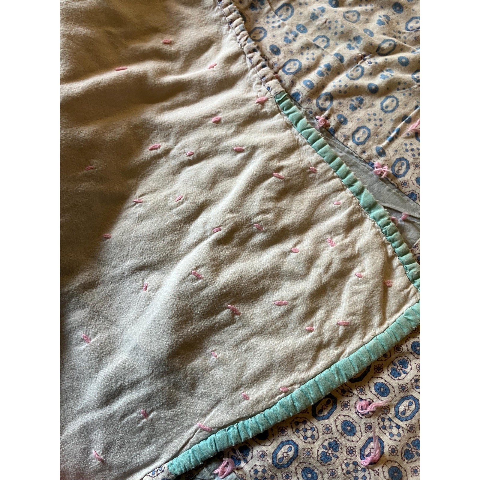 Applique mid C vintage quit hand tied multi colored flowers in patchwork damaged