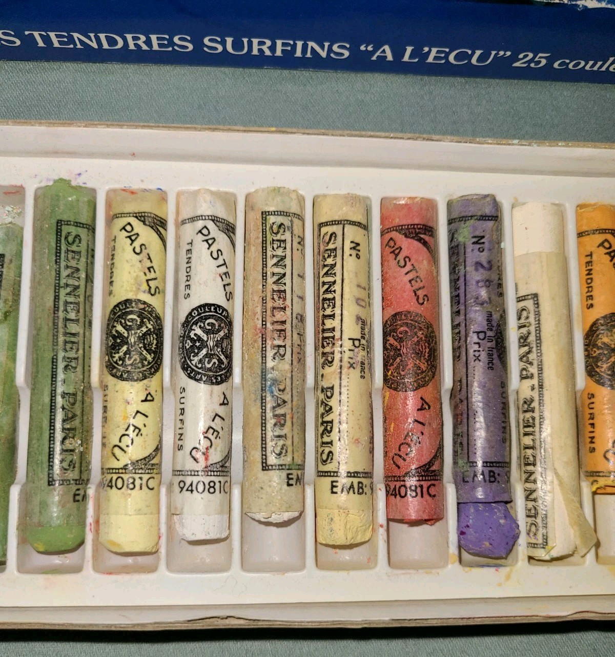 Vtg Sennelier Pastels Tendres Surfins “A L’Ecu” extra soft 25 asst colors 132171