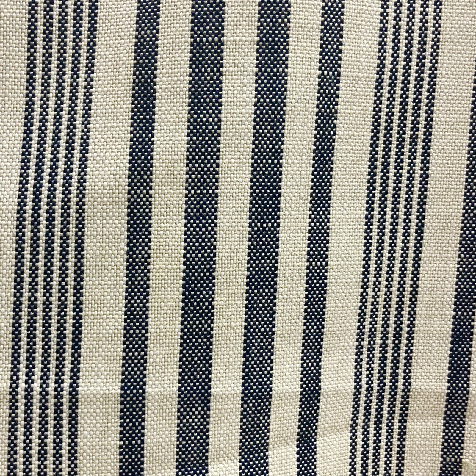 PERENNIALS INDOOR OUTDOOR UPHOLSTERY FABRIC PORTOFINO VARIEGATED STRIPE NAVY