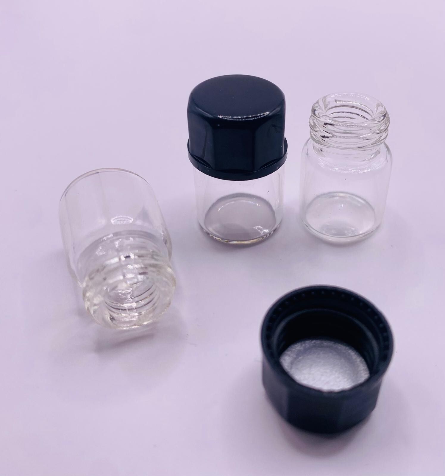[144 Pack] 1.5 ml Clear Glass Vials with Black Closed Top Screw Caps (0.4 Dram)