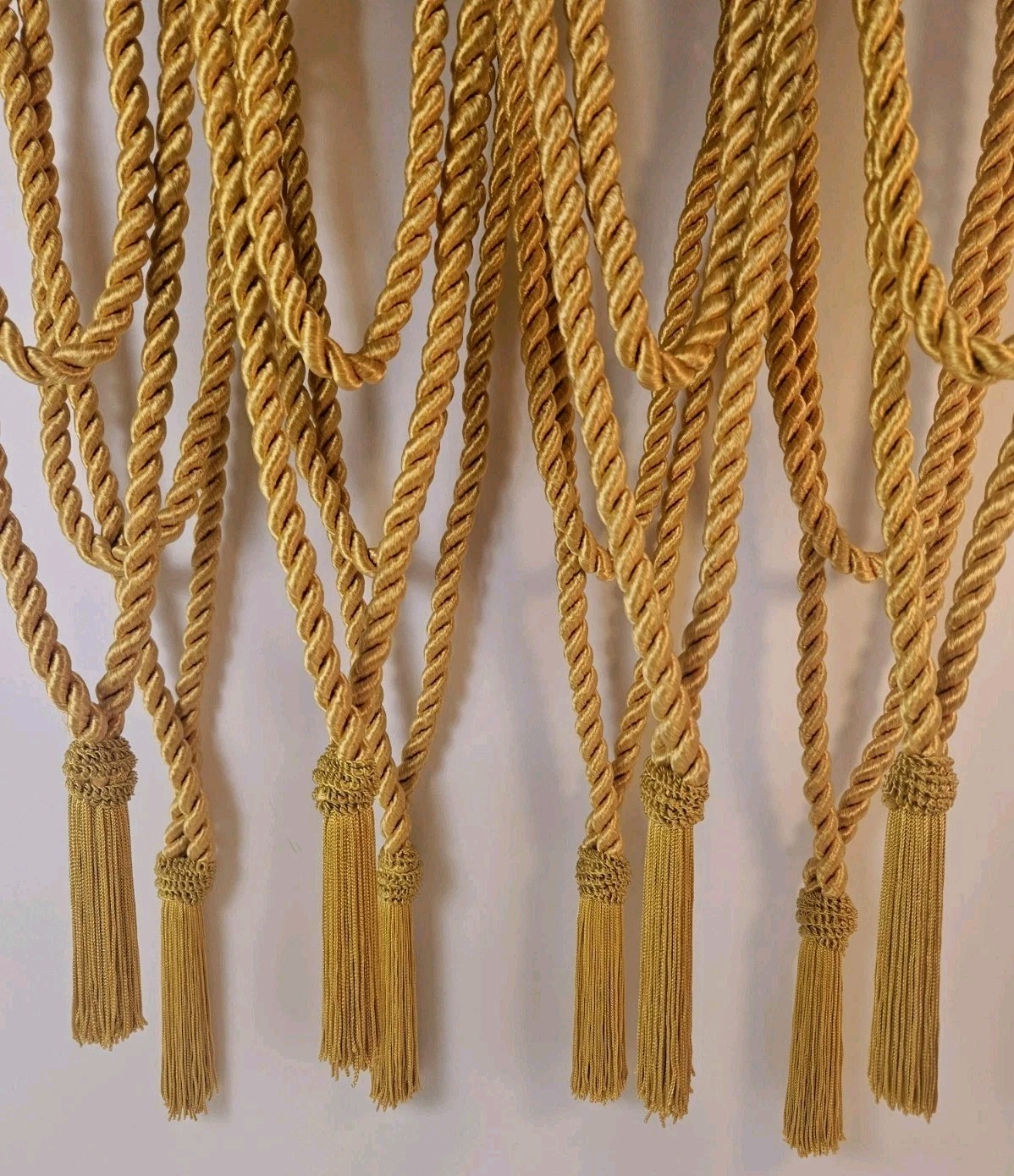 Decopro Brass Gold Shiny Tassel Tiebacks 8pcs. (4 Windows)