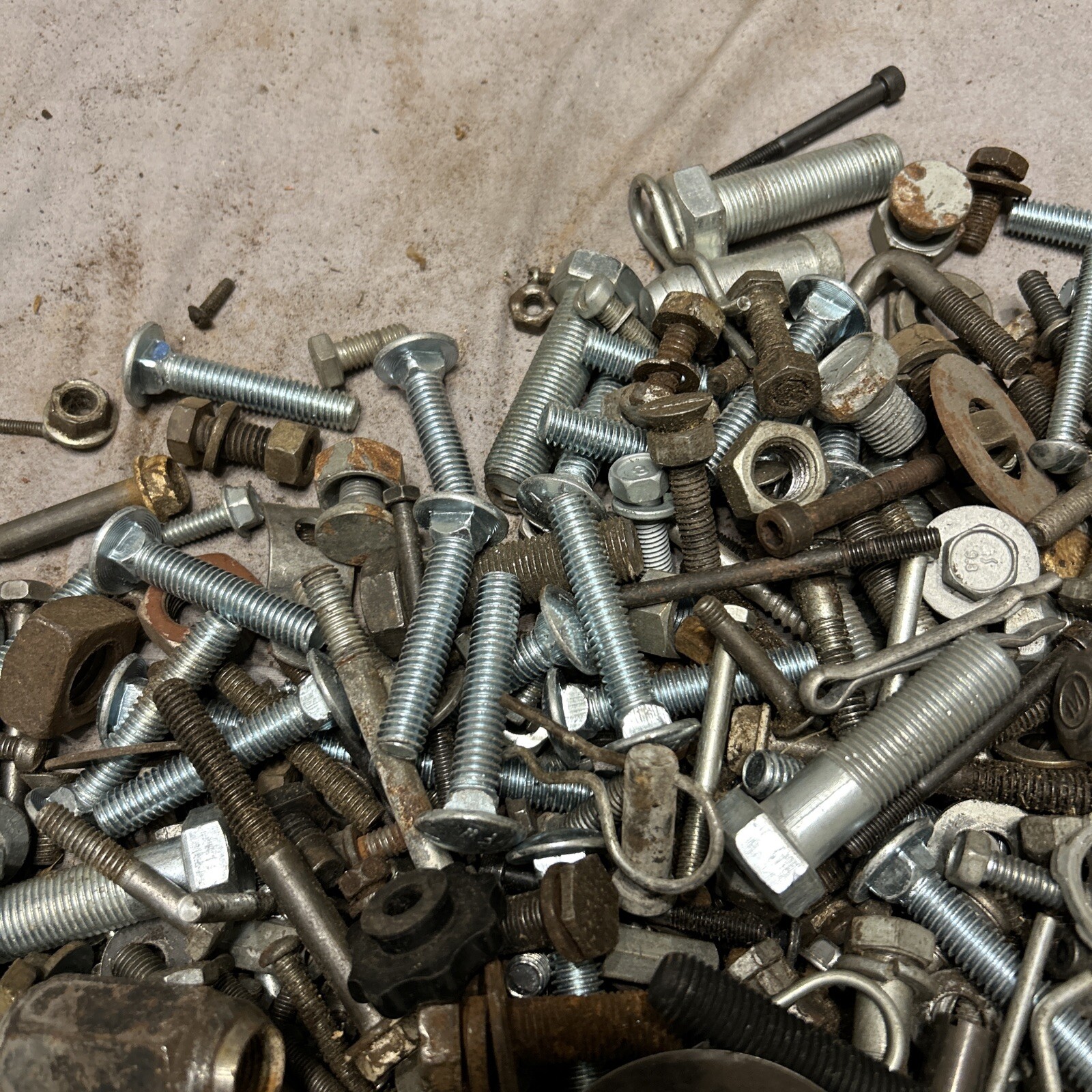 55LBS ASSORTED NEW/USED HARDWARE BOLTS, SCREWS, WASHERS, NUTS, CLIPS, PINS