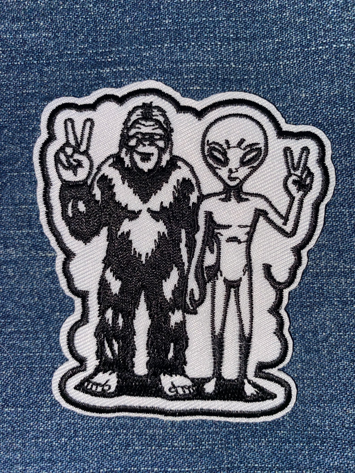 BIGFOOT & ALIEN Embroidery Patch NEW Iron On PEACE