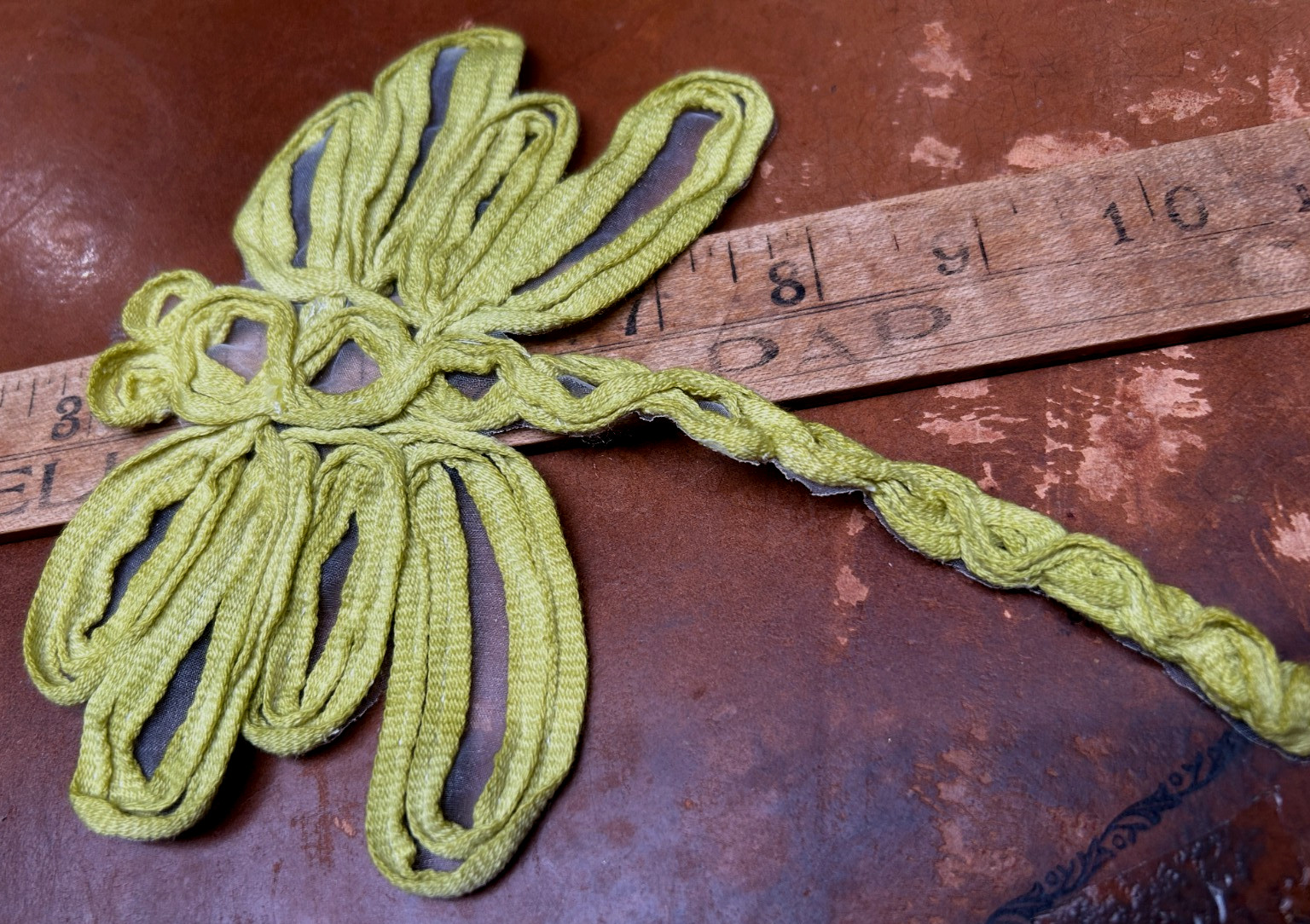applique dragonfly lime 6×8″ cotton tape 1pc