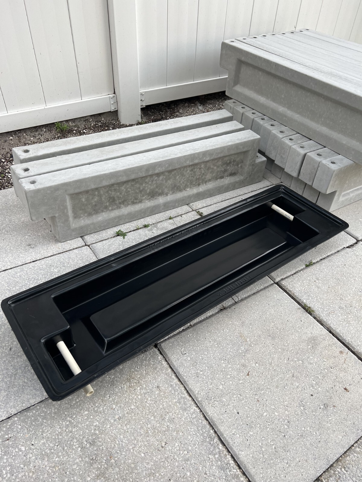 BedBlock Concrete Mold. Build Professional durable garden beds Fast and Easily. 