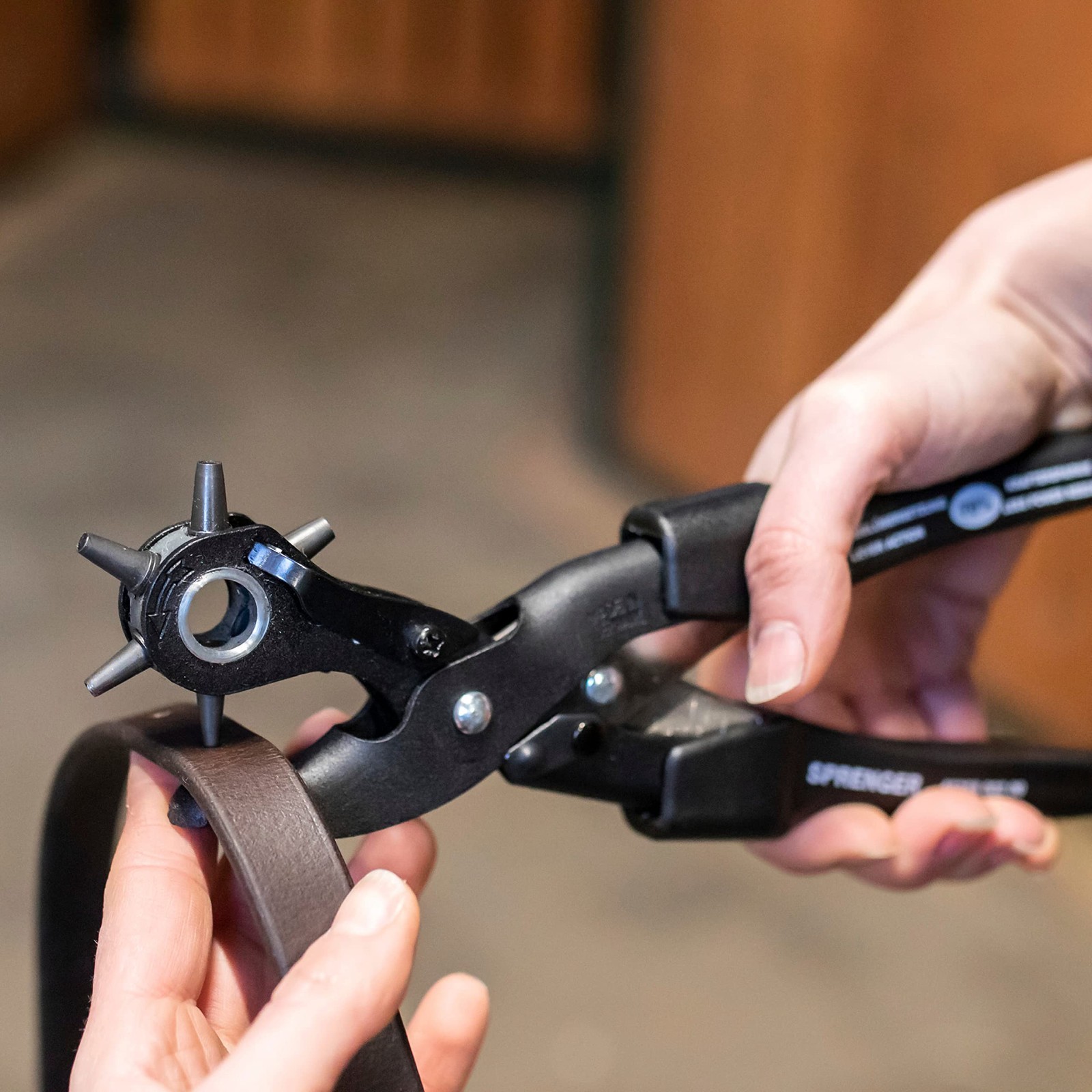 Professional Leather Hole Punch Tool – Handheld, Durable, Made in Germany, Perfe