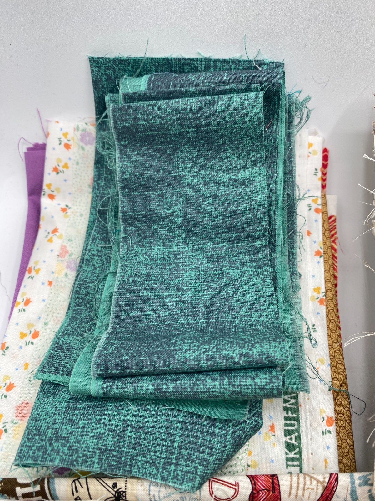 Vintage Quilt Scrap Fabric Bundle 90+ Cotton Squares Blocks Craft huge Lot