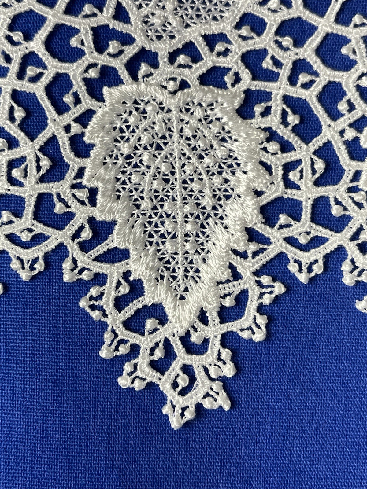 Vintage Bischoff Gamma (Thailand) Ltd. Ivory Lace 5 Inches x 5 Yards Long